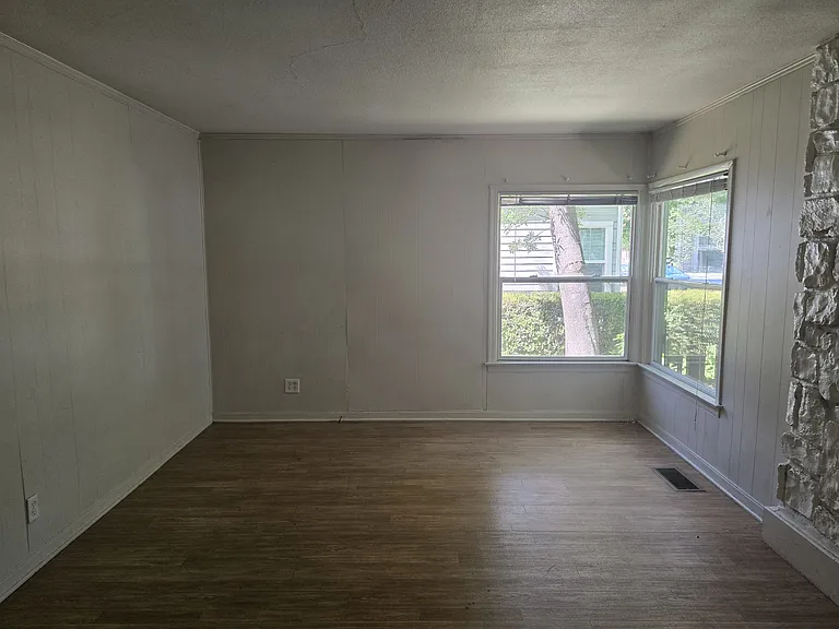485 E 1st Ave — Photo 9
