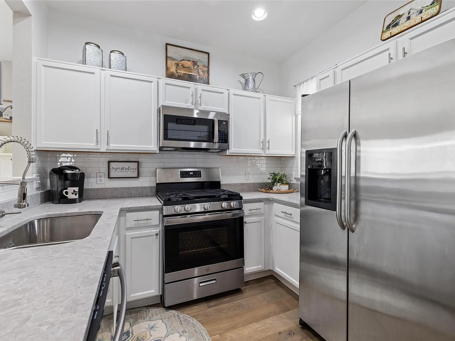 3 bed, 2.0 bath, 1328 sqft, $2,150 — Photo 4