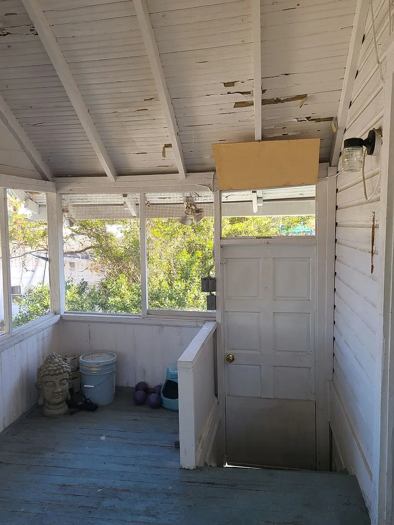 1 Bedroom Historic Apt. 2nd Story — Photo 3