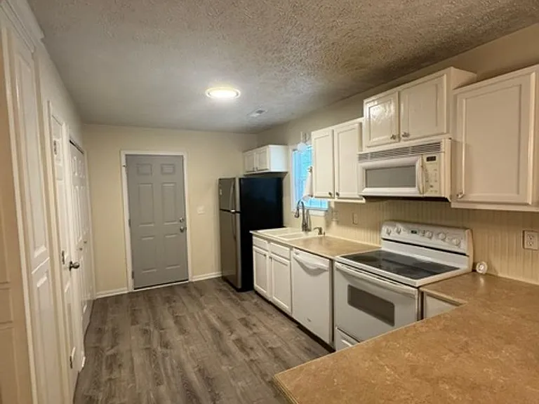 642 Indian Wells Way — Photo 7