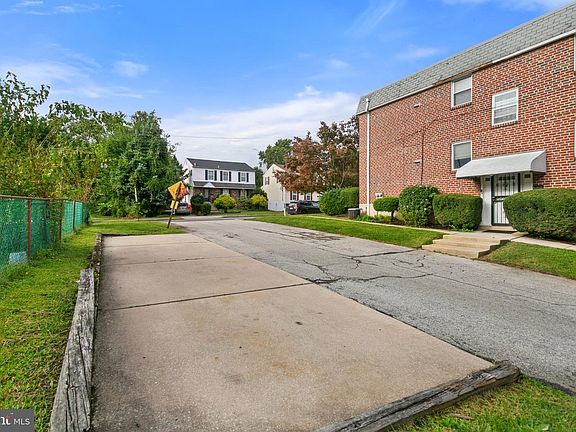 3rd image of 466 Rively Ave