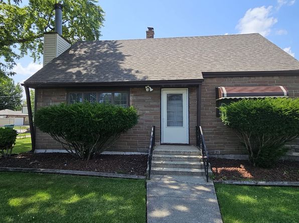 8068 S Laramie Ave, Burbank, IL 60459
