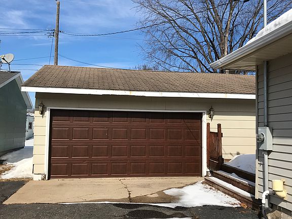2 1/2 stall garage detached 