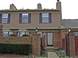 31178 Country Blf #1, Farmington Hills, MI 48331