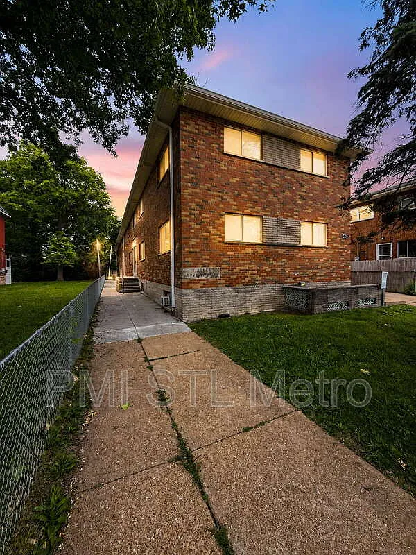 4838 S Broadway St — Photo 1