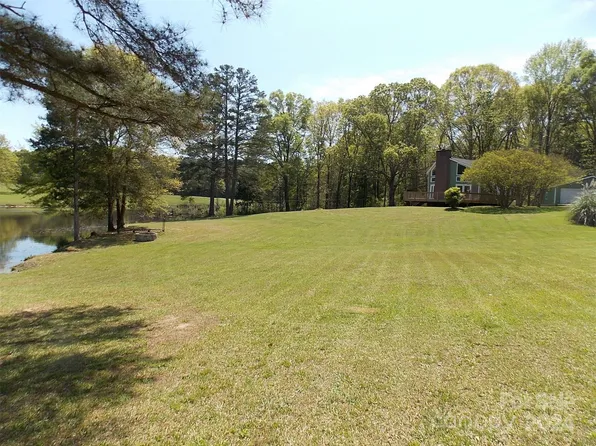 1813 Starmount Cir, Lancaster, SC 29720