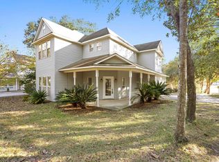 2804 Hickory Ln, Ocean Springs, MS 39564