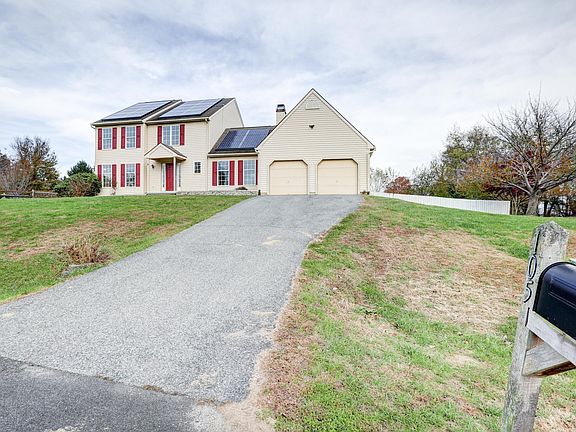 2nd image of 105 Newbury Ct