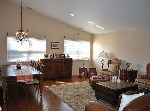 4th image of 491 E Saddlebrook Ln