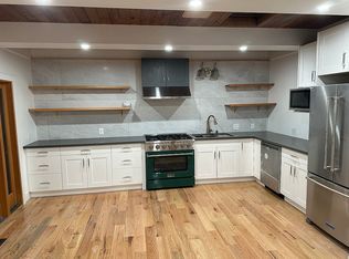 211 Beauforest Dr, Oakland, CA 94611