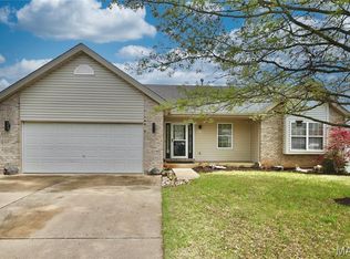 3235 Country Knoll Dr, Saint Charles, MO 63303