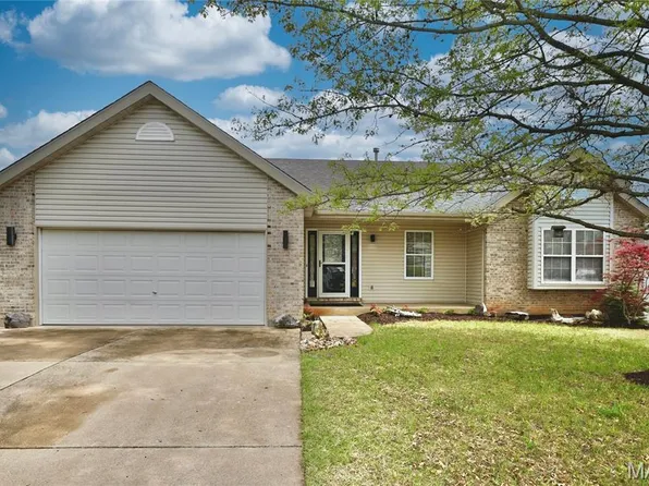 3235 Country Knoll Dr, Saint Charles, MO 63303
