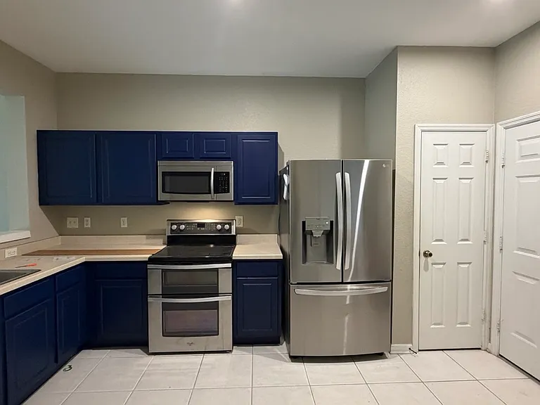 5004 Hawkstone Dr — Photo 2