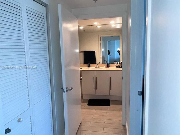 4th image of 325 Biscayne Blvd #2617