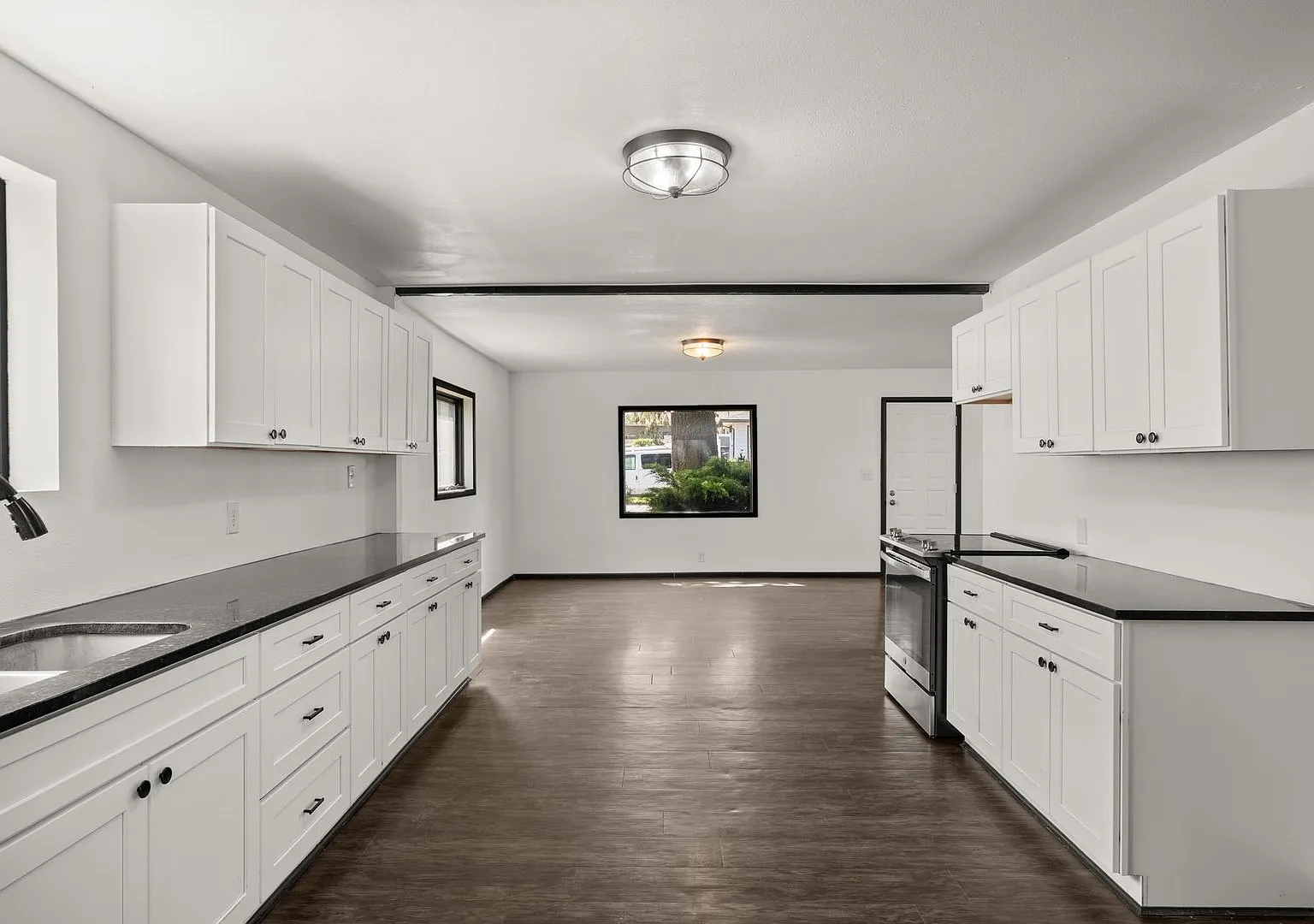4 Bed 1.5 Bath Davenport Home! — Photo 2