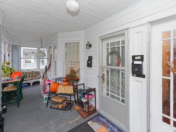 4th image of 50 Meadowlawn Ave
