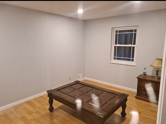 2nd image of 840 Lansing St