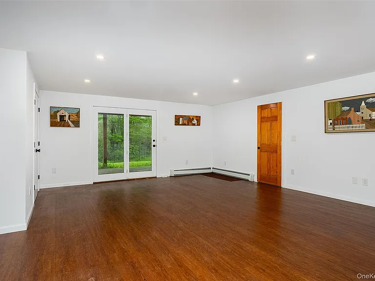921 W Dover Rd — Photo 29