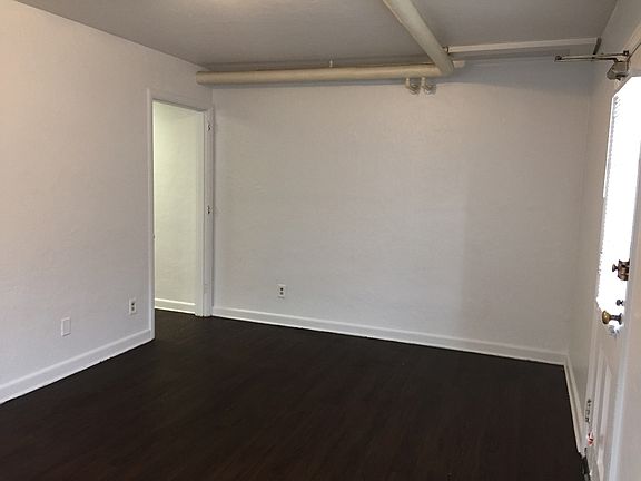 3rd image of 2330-2334 N High St