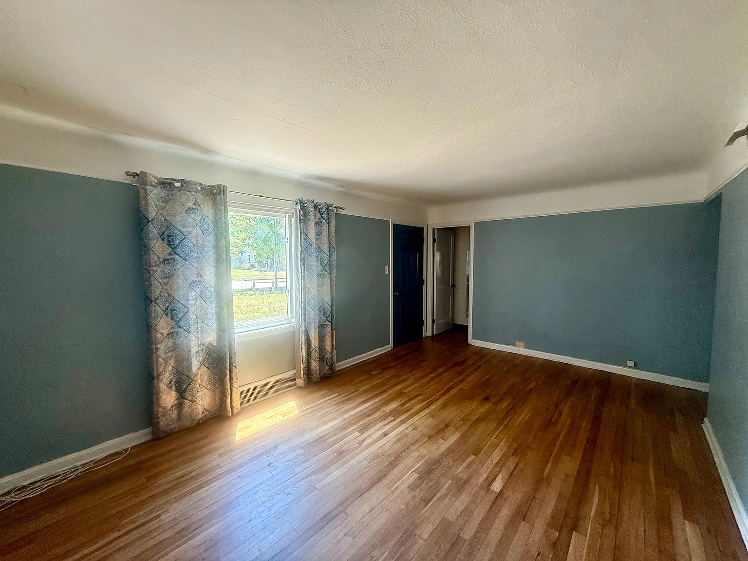 4 bed, 1184 sqft, $1,800 — Photo 3