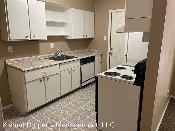 5th image of 522 Sharon Dr APT 3