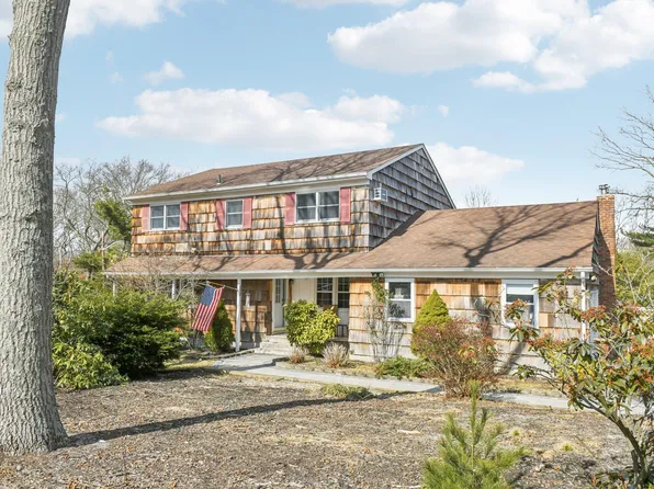 25 Fox Road, East Setauket, NY 11733