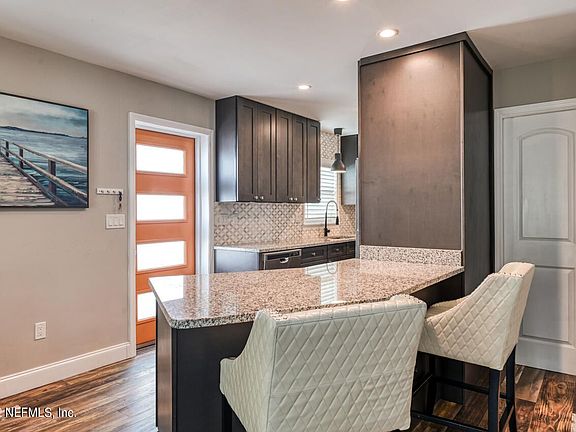 Breakfast Bar to Backyard Access