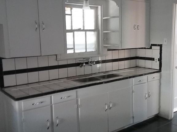 5th image of 3742 N Saxet Dr