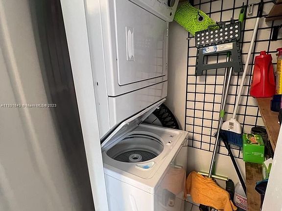 3rd image of 125 SW 114th Ave APT 4