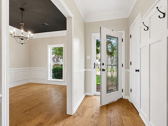 4th image of 761 Meadow Vale Dr