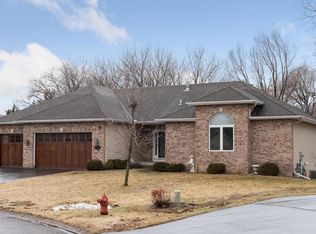 976 Pheasant Hills Dr, Vadnais Heights, MN 55127