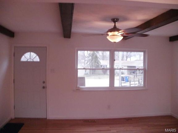 3rd image of 26 Ville Teresa Ln