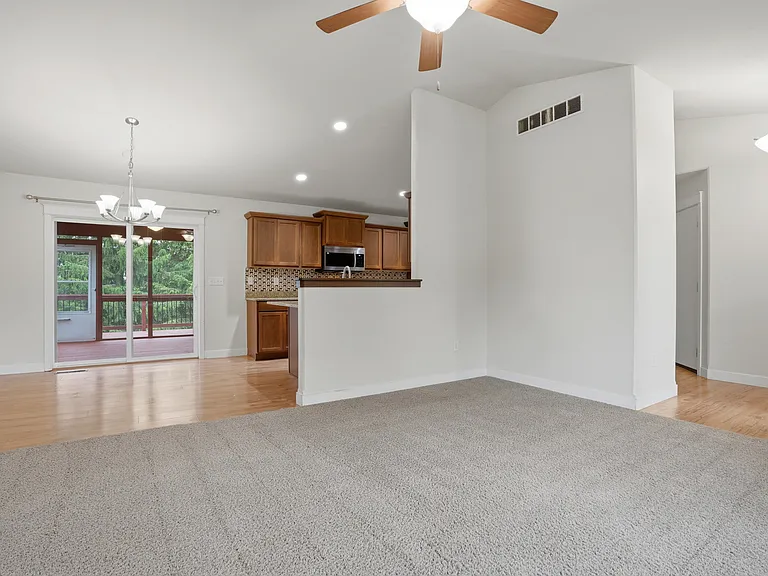 59 Whitechapel Dr — Photo 6