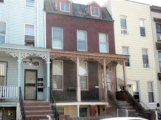 Sold by Warren Lewis Realty | media 22