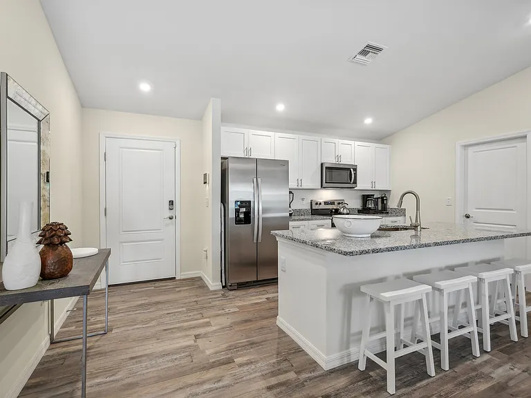 25 SW 22nd Ave — Photo 11