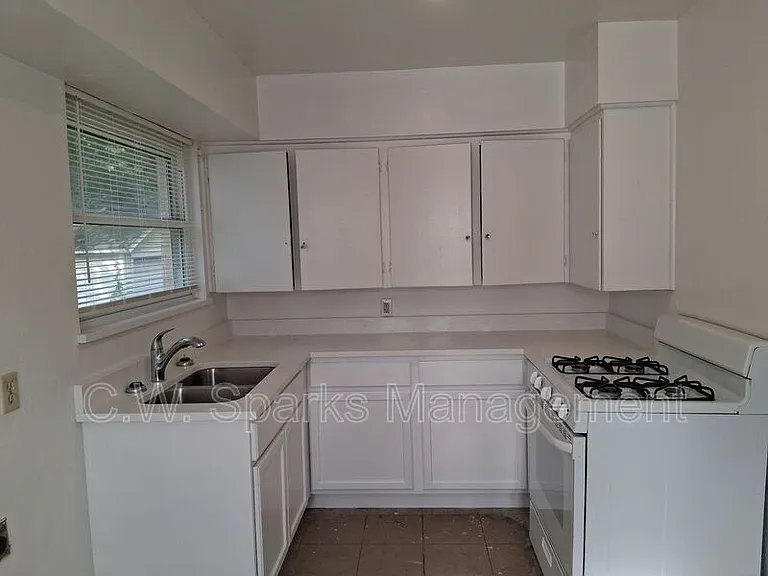 3019 Avon St — Photo 10