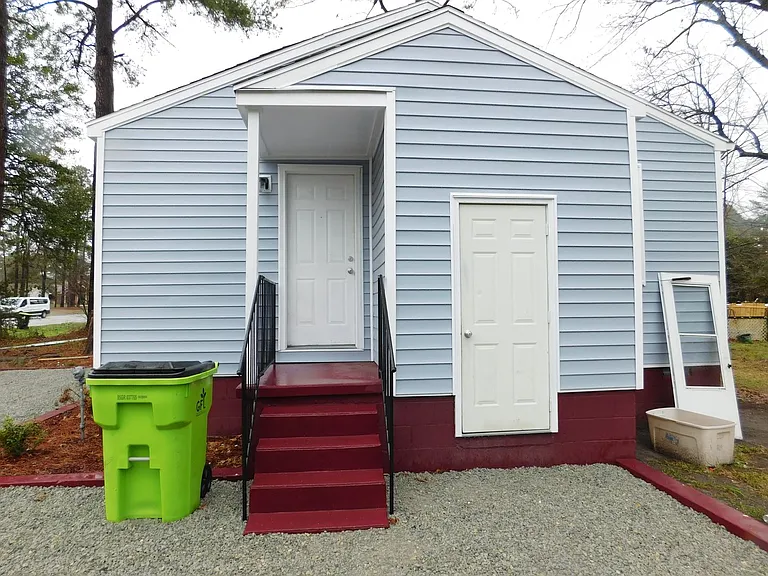 900 Simmons St — Photo 4