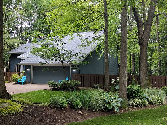 3rd image of 4211 Plaza Dr