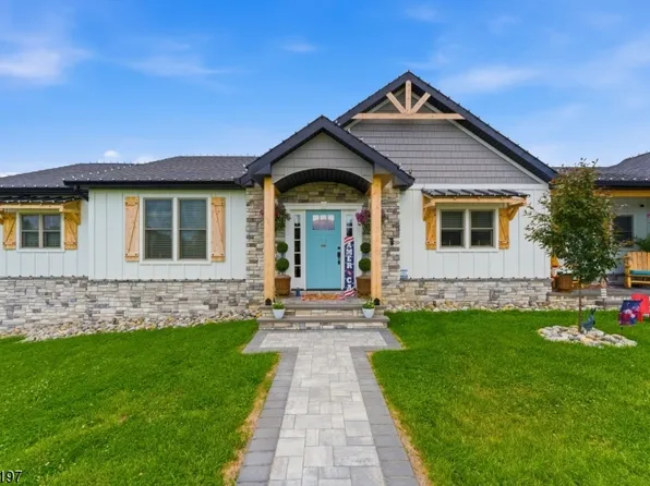 27 Sterling Dr, Wantage Twp., NJ 07461