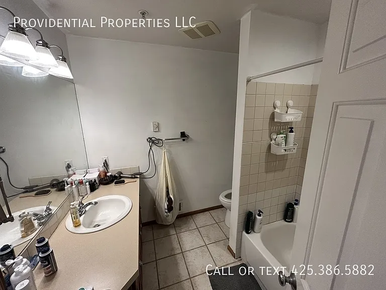 2111 Waverly Pl N #202 — Photo 7