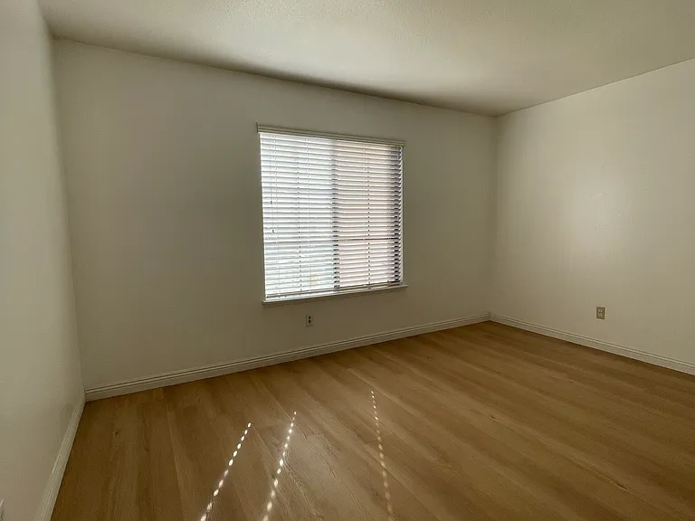 1214 Vassar Ln — Photo 26
