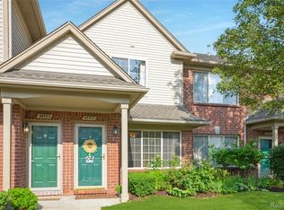 45507 Hidden View Ct, Utica, MI 48315