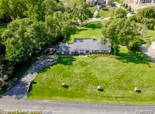 3260 Chickering Ln, Bloomfield Hills, MI