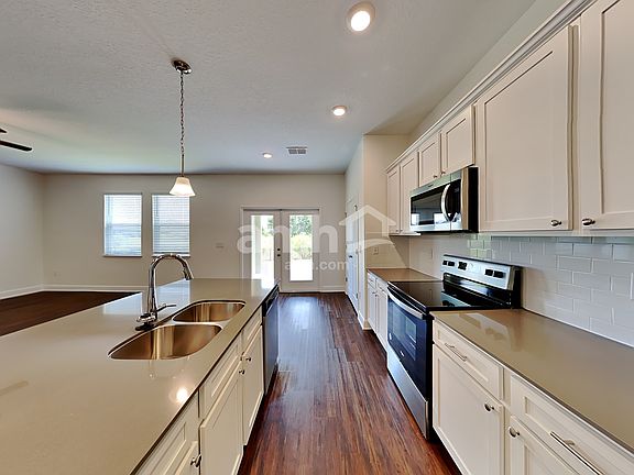 3rd image of 1128 Walden Pond Dr