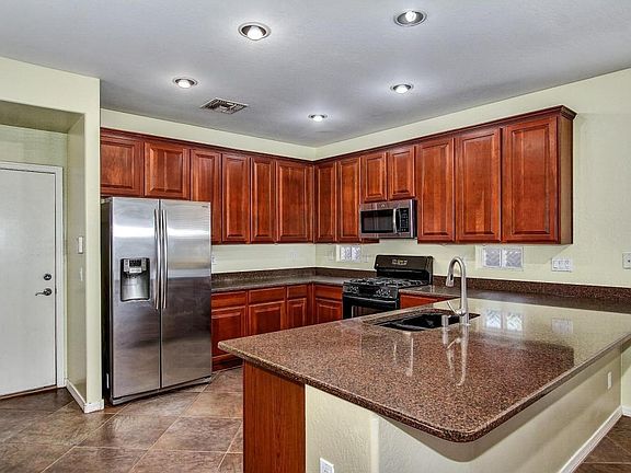 42" Upper Cabs w/Crown Molding