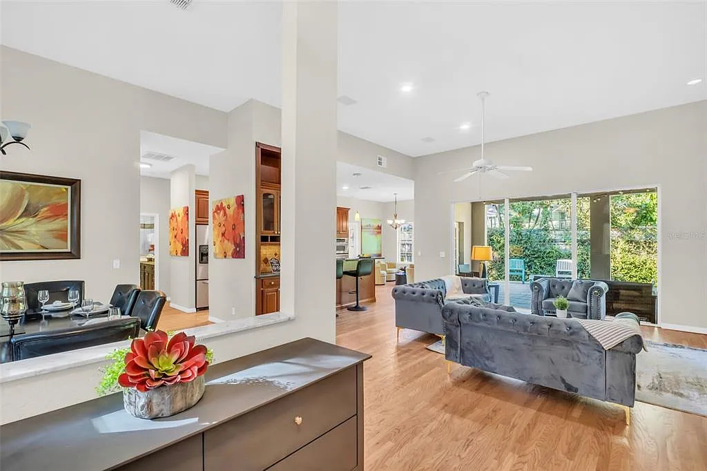 4 bed, 2.0 bath, 2404 sqft, $5,000 — Photo 4