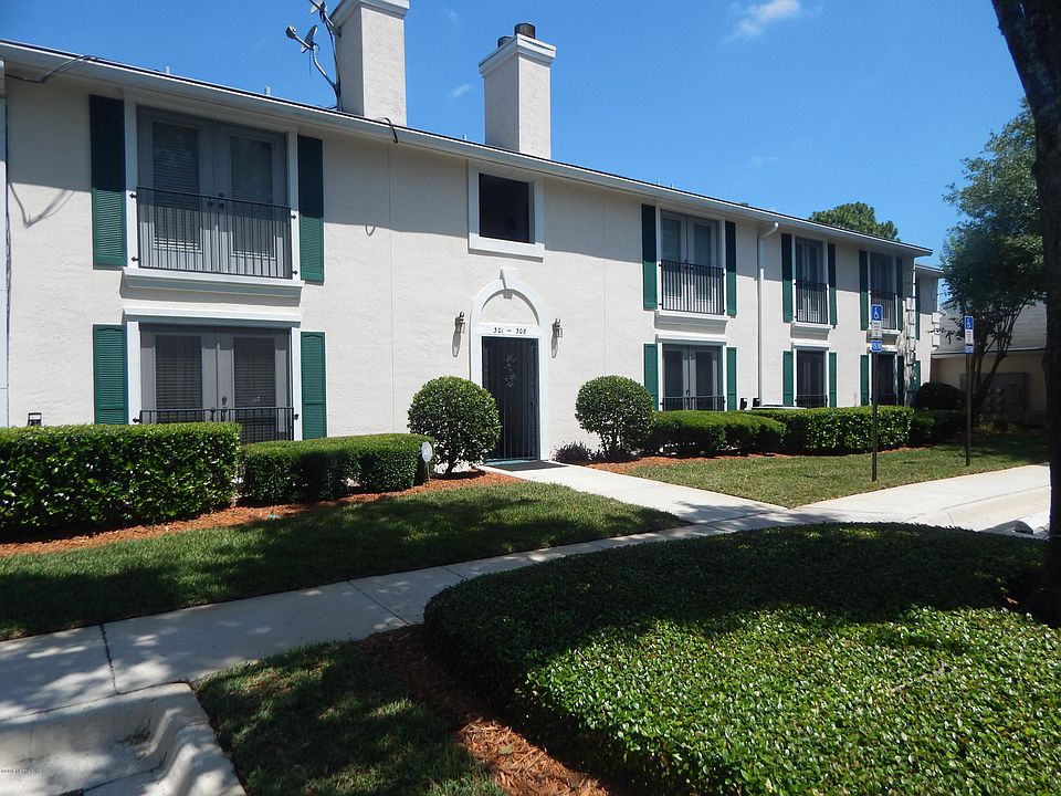1st image of 13715 RICHMOND PARK Drive N #303