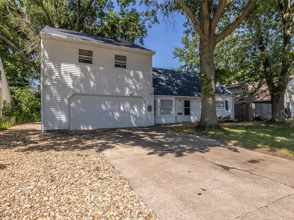 4915 Beachwood Dr, Sheffield Lake, OH 44054