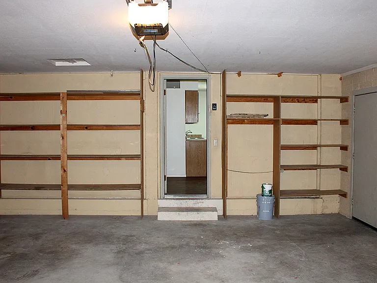 903 Green Ln — Photo 37