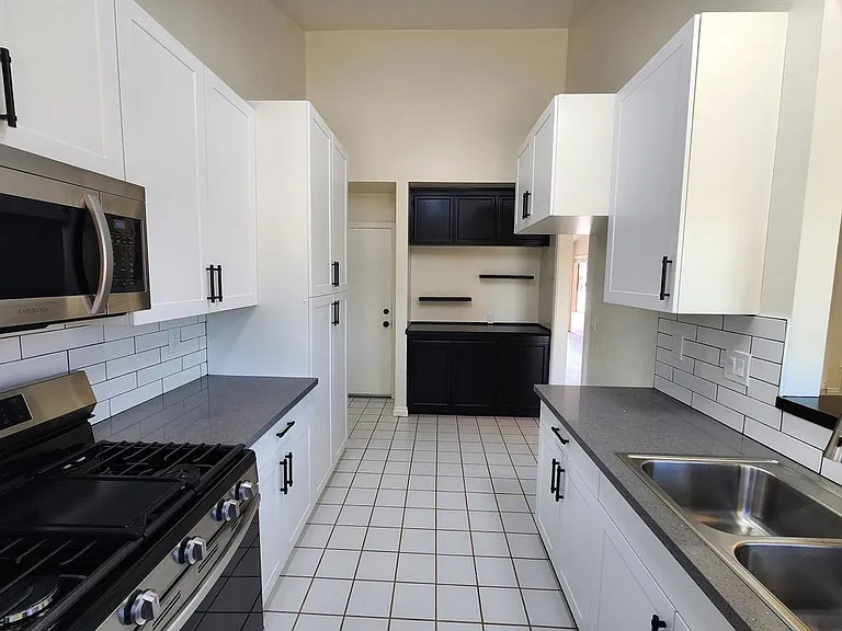 80 Lucas Ct — Photo 5